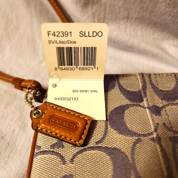 Coach, NWT, Lilac Signature Skinny Wristlet - Picture 2 of 4